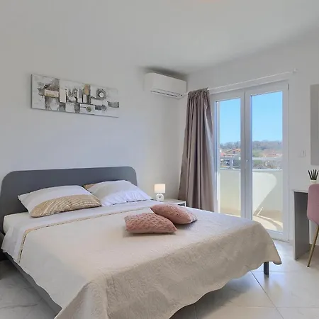 Holiday home Berg Fondole